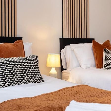 Railway House - Central Warrington - Sleeps 6 Exteriör bild
