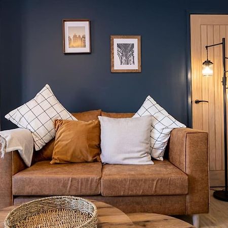 Railway House - Central Warrington - Sleeps 6 Exteriör bild