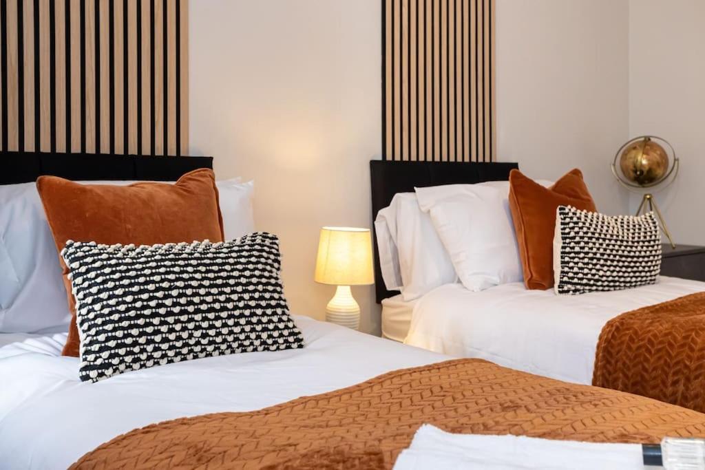 Railway House - Central Warrington - Sleeps 6 Exteriör bild
