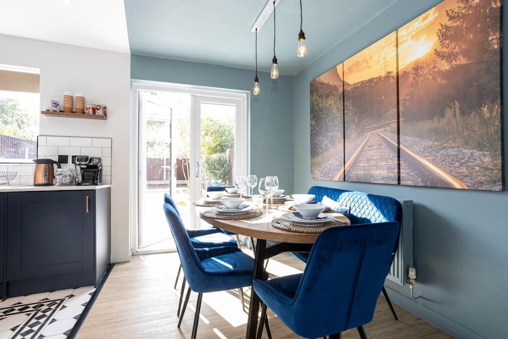 Railway House - Central Warrington - Sleeps 6 Exteriör bild