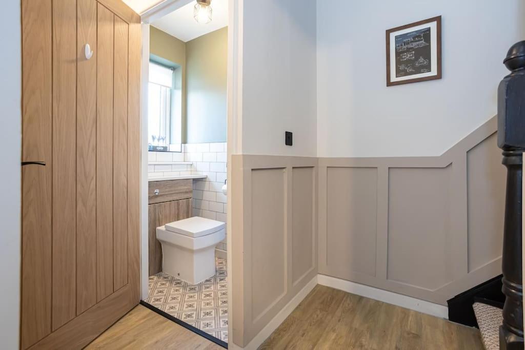 Railway House - Central Warrington - Sleeps 6 Exteriör bild