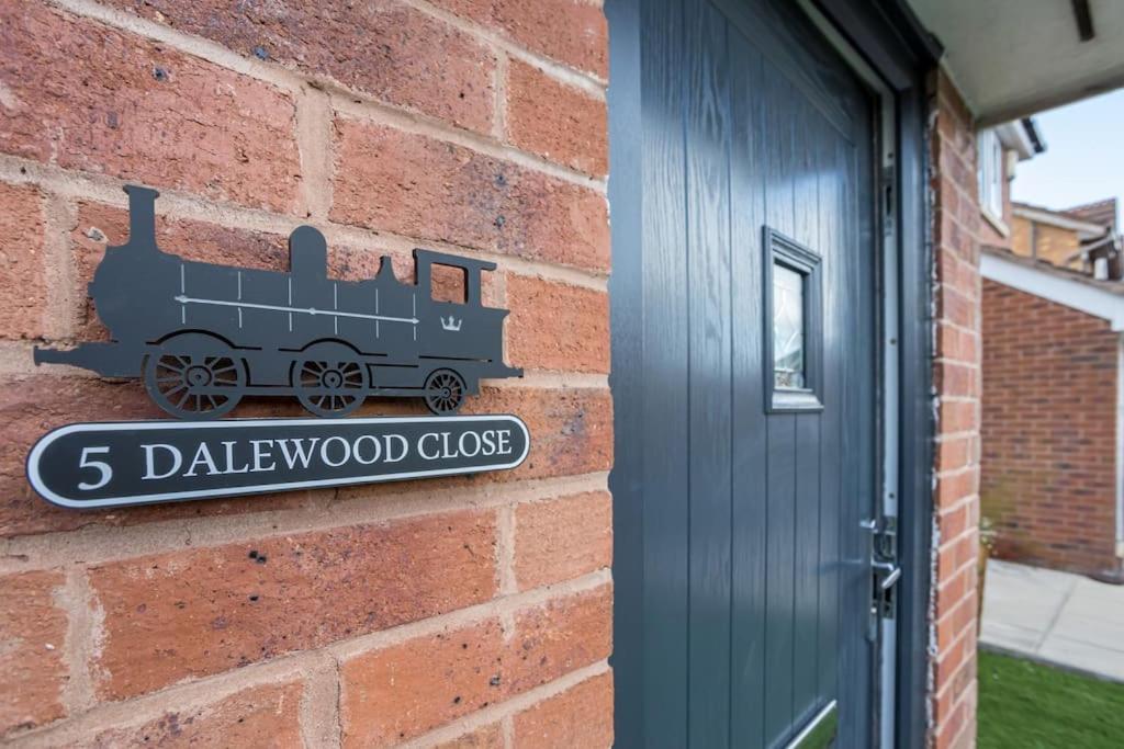 Railway House - Central Warrington - Sleeps 6 Exteriör bild