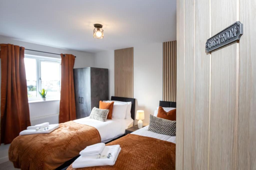 Railway House - Central Warrington - Sleeps 6 Exteriör bild