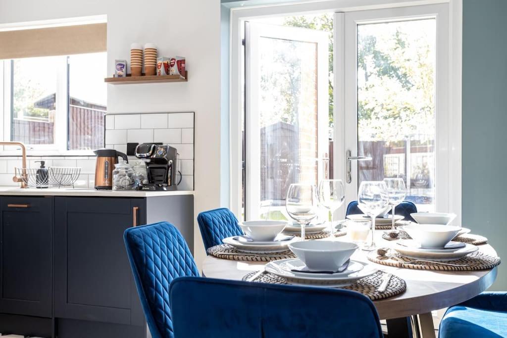 Railway House - Central Warrington - Sleeps 6 Exteriör bild