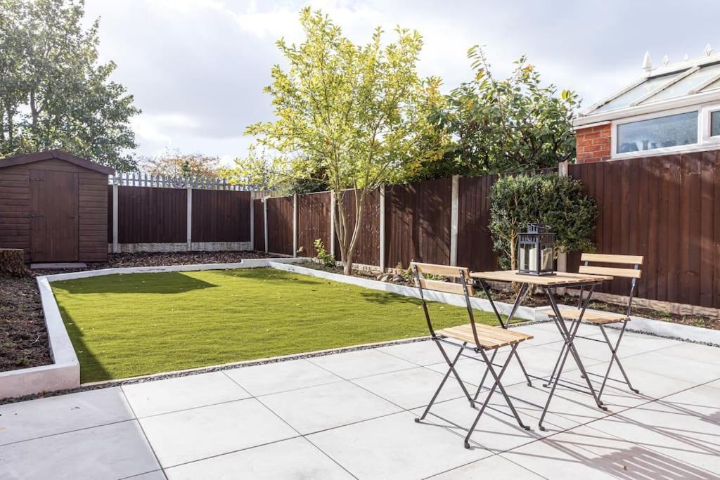 Railway House - Central Warrington - Sleeps 6 Exteriör bild