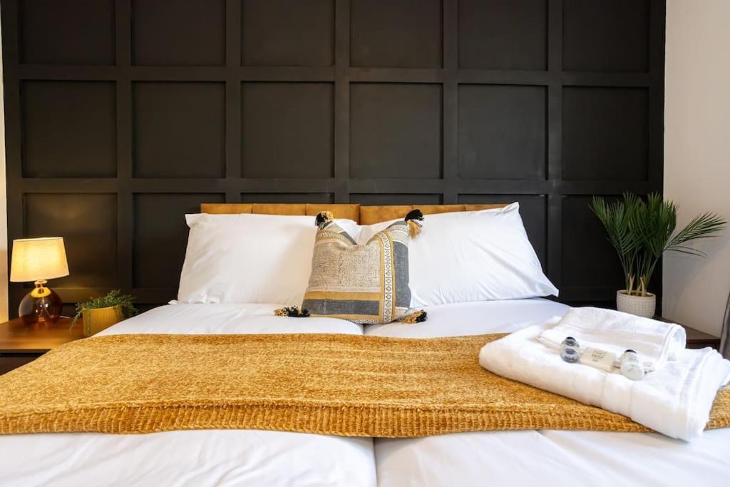 Railway House - Central Warrington - Sleeps 6 Exteriör bild