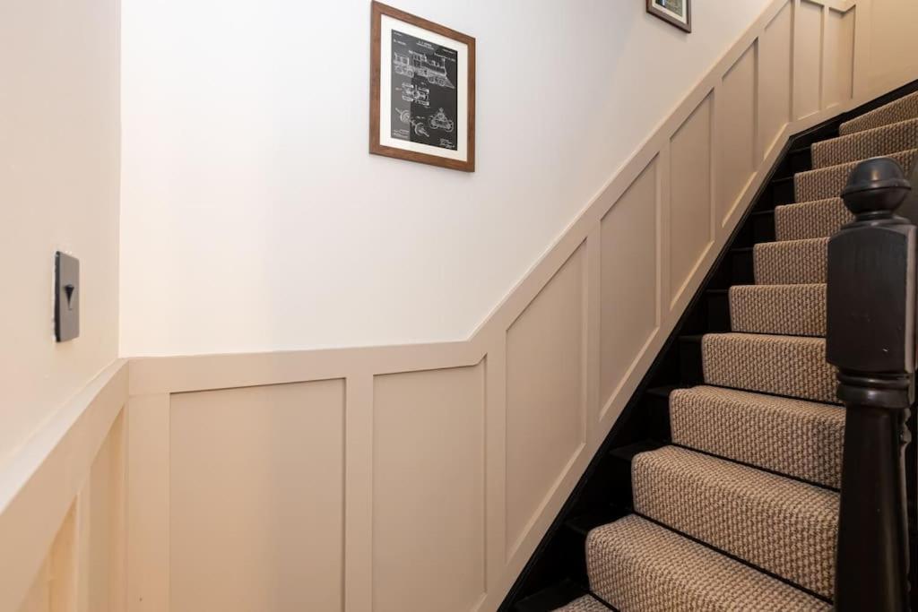 Railway House - Central Warrington - Sleeps 6 Exteriör bild